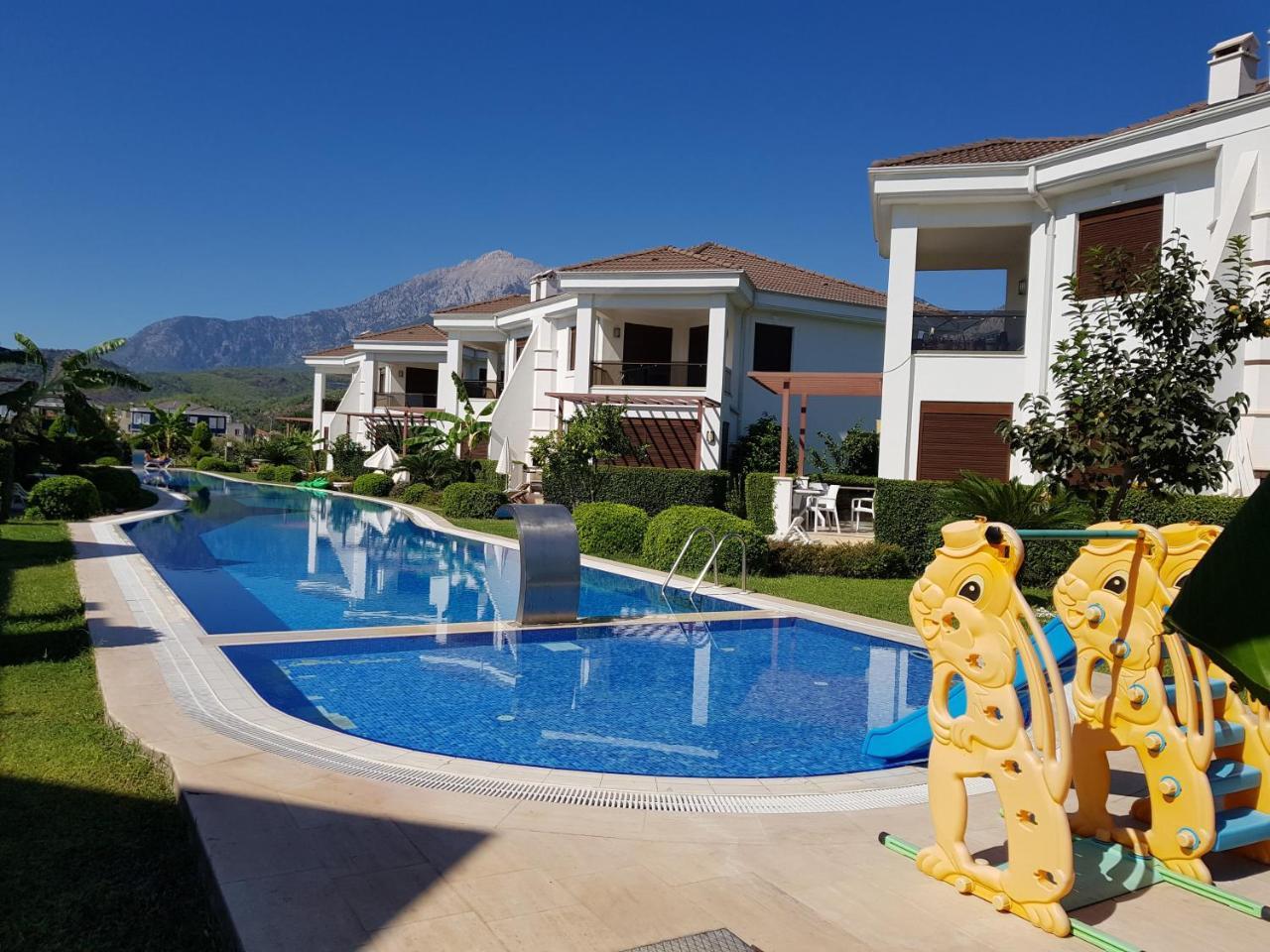 Cristal Villalar Kemer Esterno foto