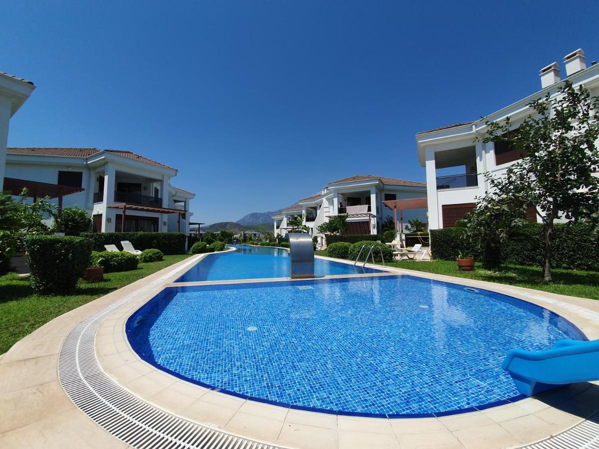 Cristal Villalar Kemer Esterno foto
